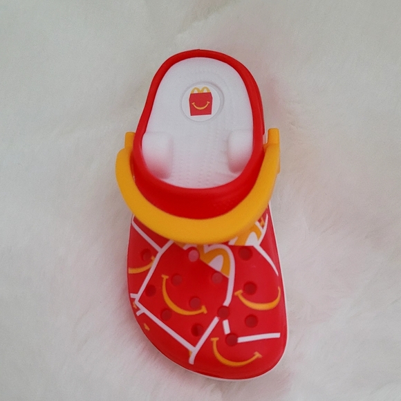 McDonald's 2024 Mini Crocs Keychain Kid's Toy - Picture 4 of 4